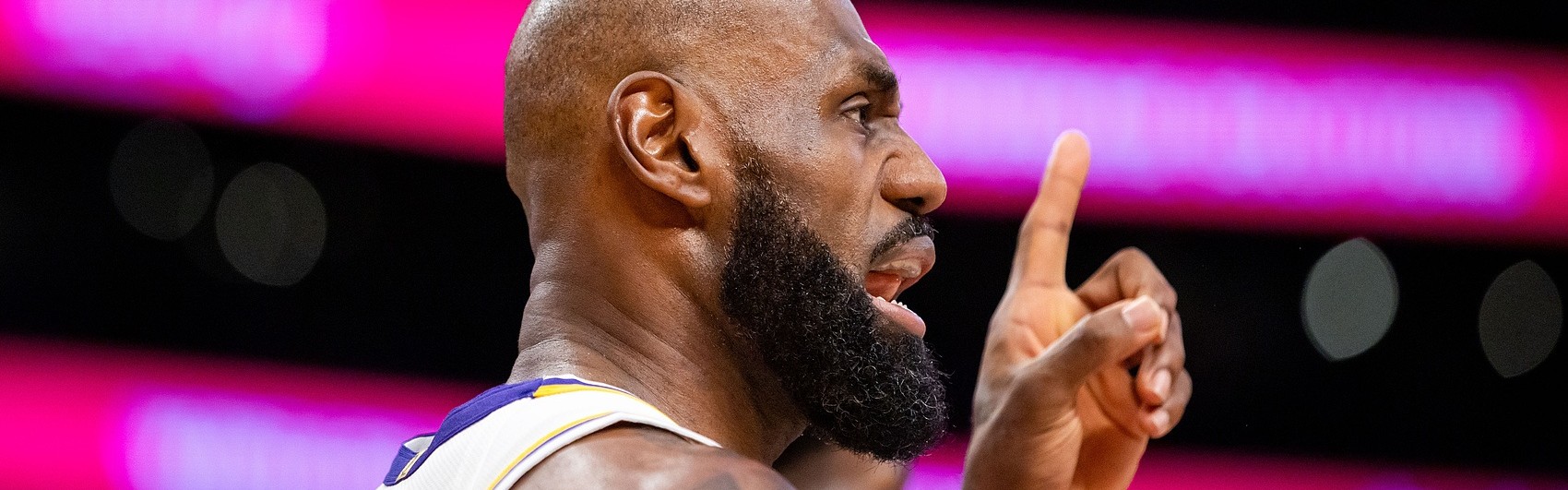 开云体育简介-香波特：若你没按老詹的要求跑位 他会故意传球失误&amp;让教练换下你