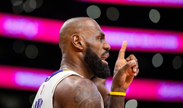 开云体育简介-香波特：若你没按老詹的要求跑位 他会故意传球失误&amp;让教练换下你